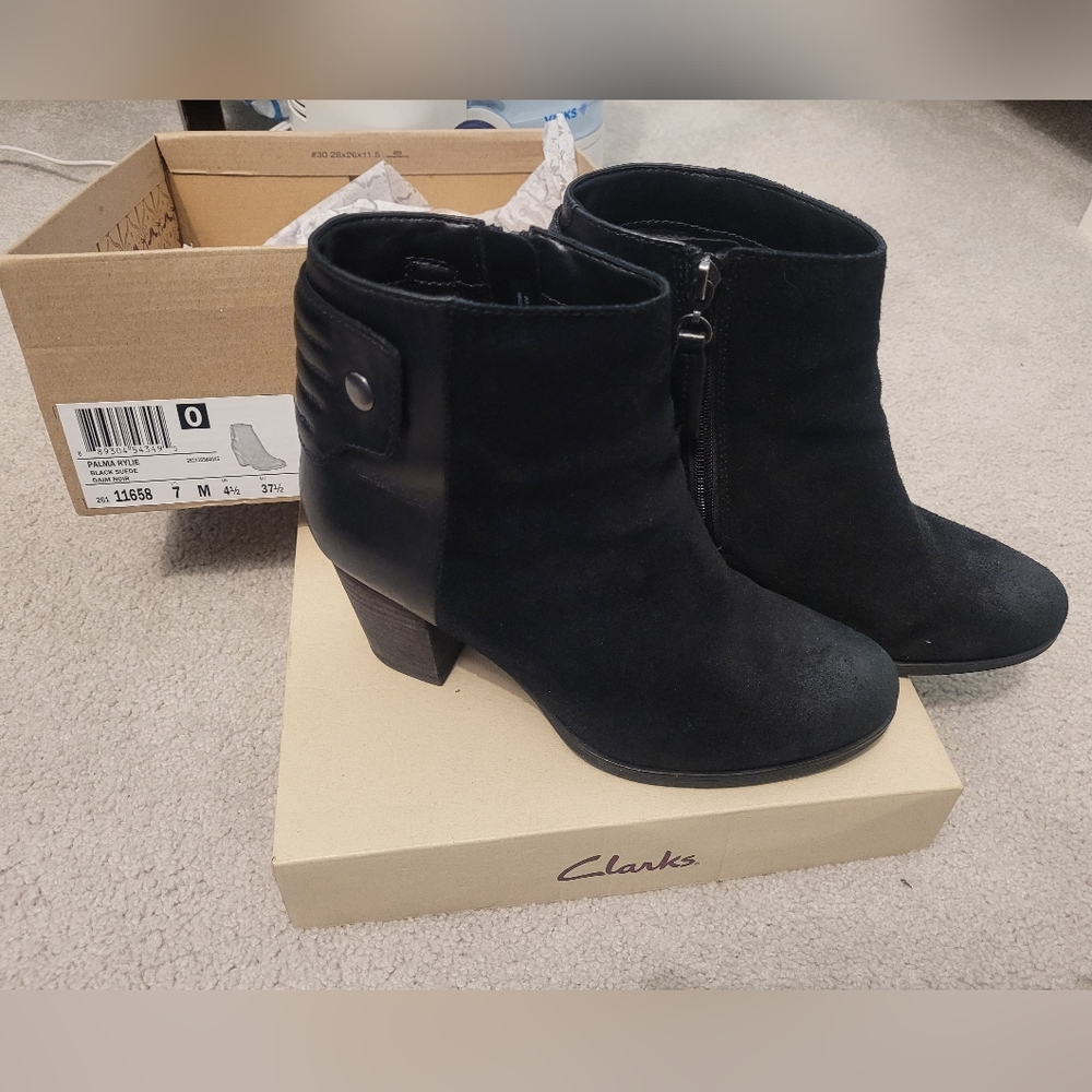 Clarks Palma Rylie black suede booties size 7 - Picture 2 of 5